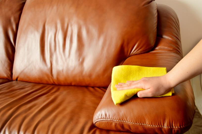 Чистка шкіряного дивана в домашніх умовах 